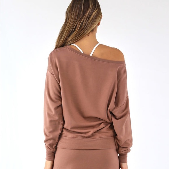 Lounge Off Shoulder - Picture 2 of 5